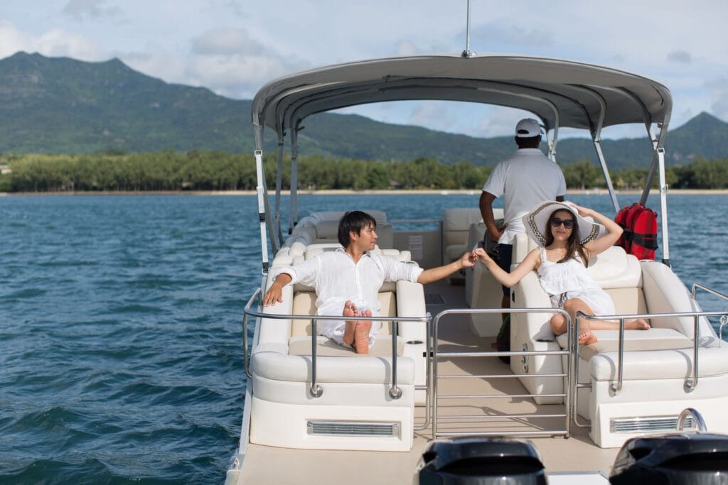 How to Dock a Pontoon Boat: Tips and Tricks for Easy Docking